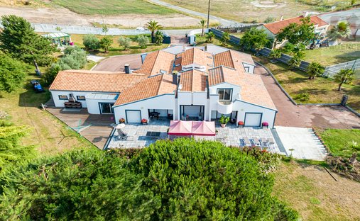 Villa in Saint-Reverend, Pays de la Loire, France 1