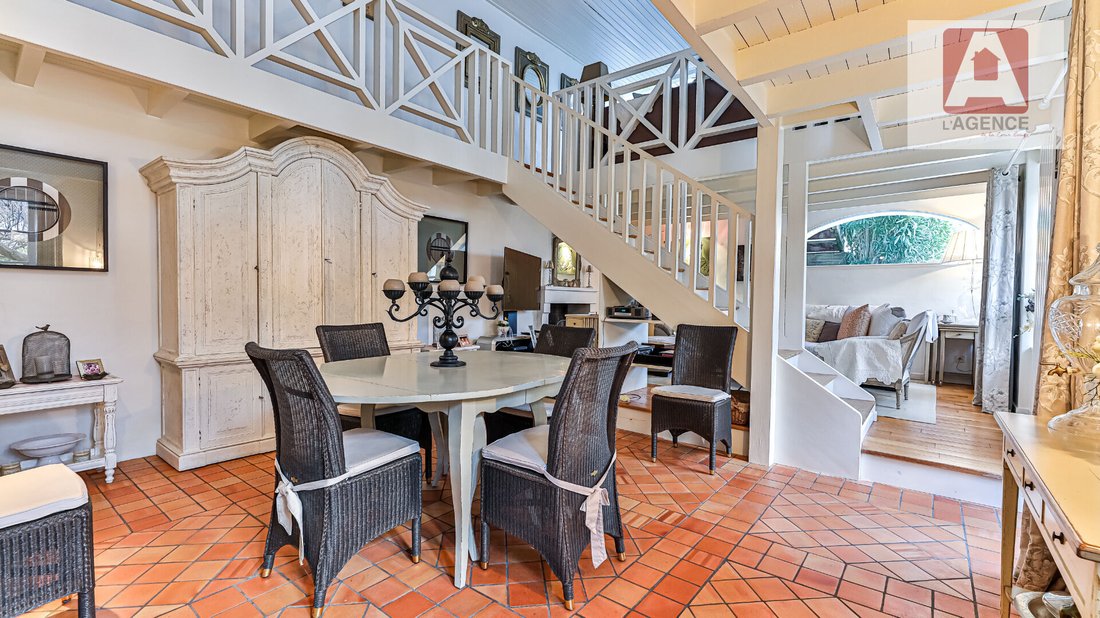 Villa in Saint Gilles-Centre Ville, Saint-Gilles-Croix-de-Vie, France 4 - 17335331