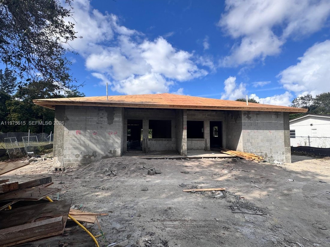 House in Opa-locka, Florida, United States 2 - 17336522