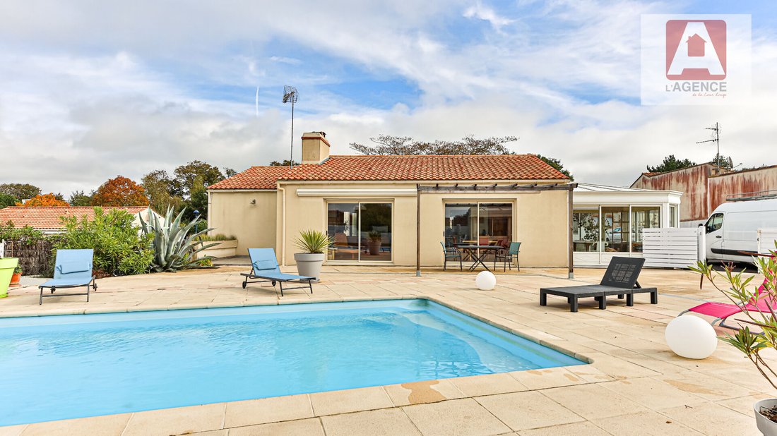 Villa in Saint-Reverend, Pays de la Loire, France 1 - 17335332