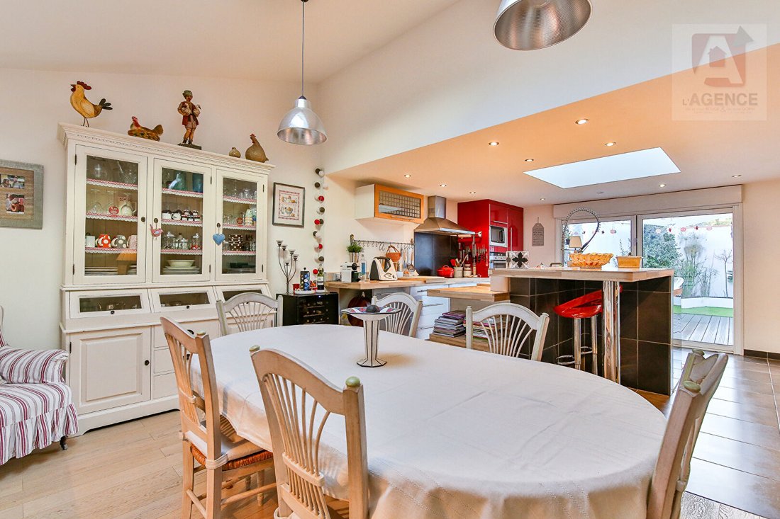 Villa in Saint Gilles-Centre Ville, Saint-Gilles-Croix-de-Vie, France 2 - 17335313