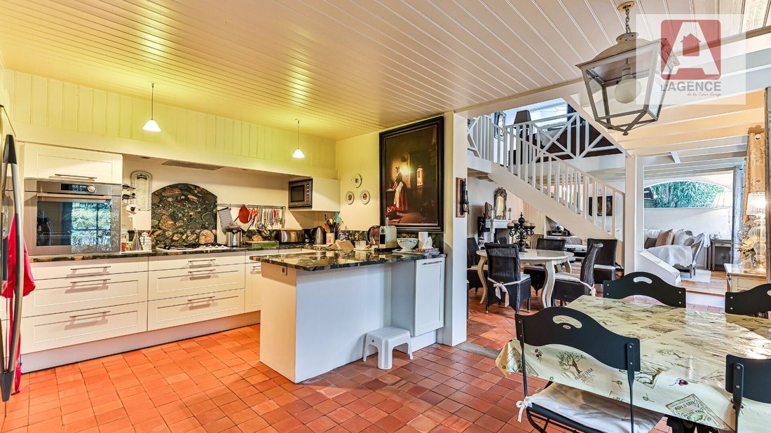 Villa in Saint Gilles-Centre Ville, Saint-Gilles-Croix-de-Vie, France 2 - 17335331