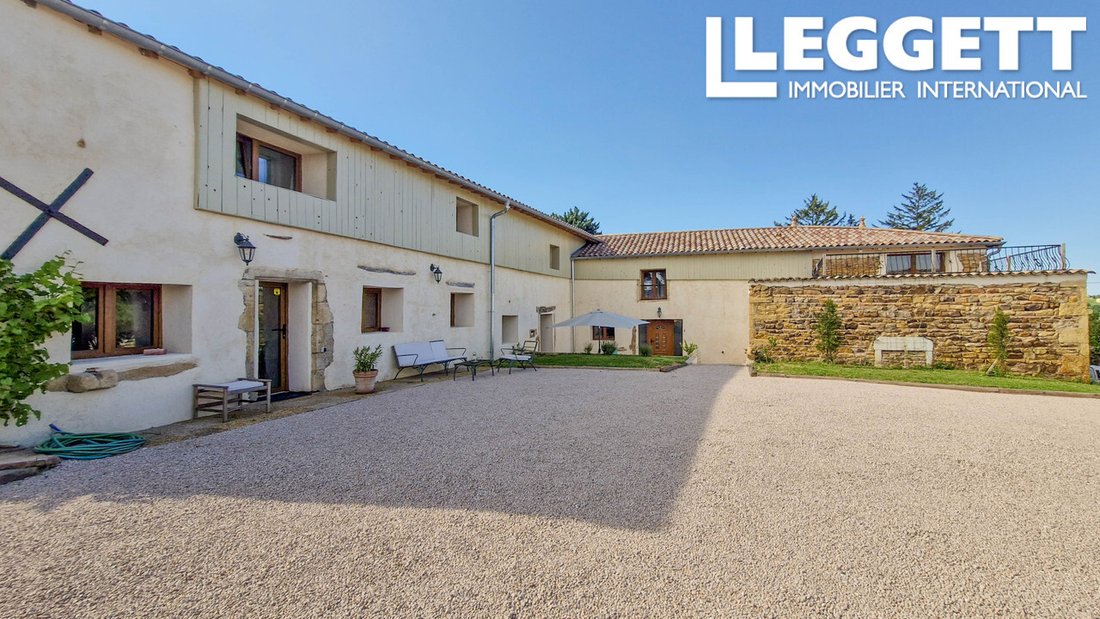 Casa en Saint-Amour-Bellevue, Borgoña-Franco Condado, Francia 1 - 17335700