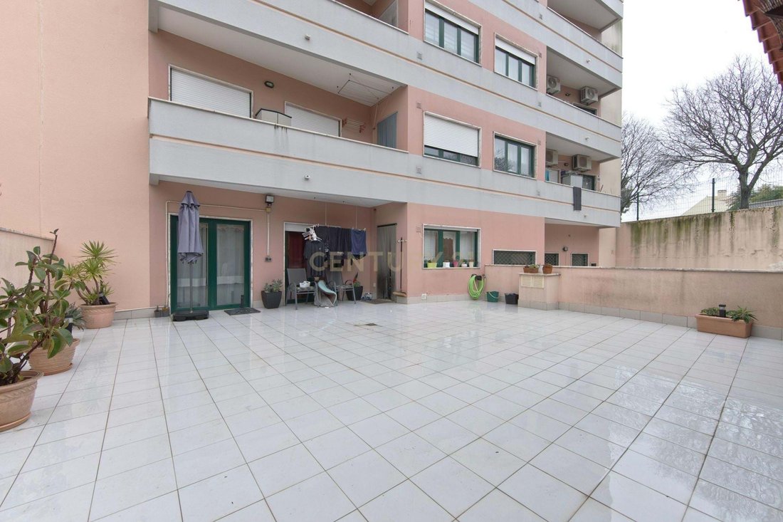 Apartment in Povoa de Santa Iria e Forte da Casa, Lisbon, Portugal 1 - 17335692