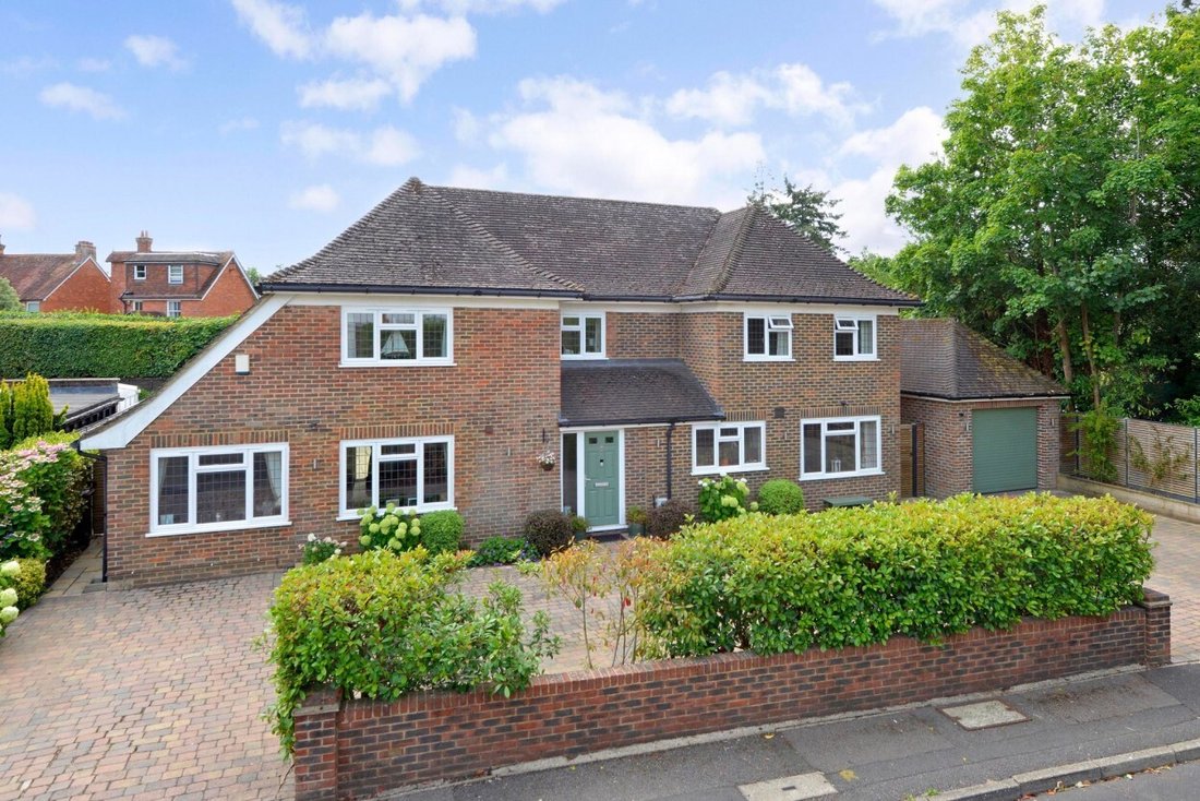 House in Cranleigh, England 1 - 17333768