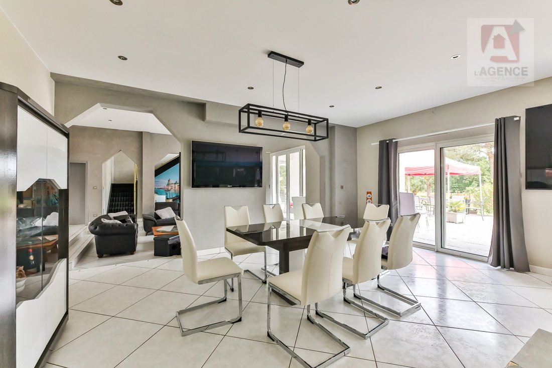 Villa in Saint-Reverend, Pays de la Loire, France 5 - 17335263