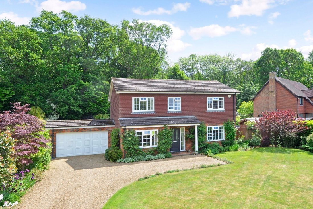 House in Cranleigh, England 1 - 17333445