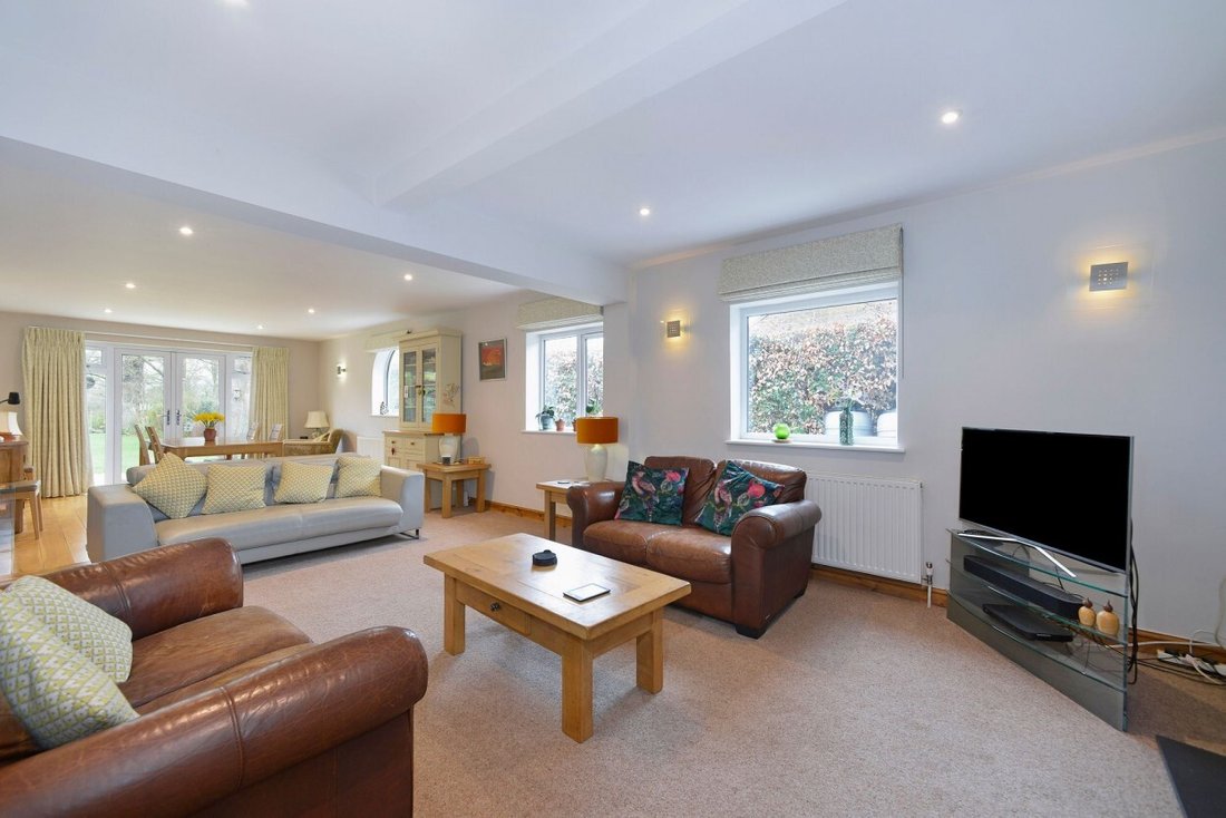 House in Cranleigh, England 2 - 17333641