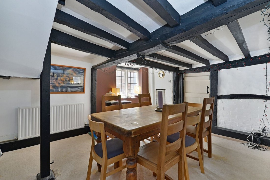 House in Surrey, England 5 - 17333626