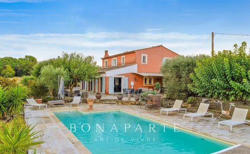 Maison à Bagnols-en-Forêt, Provence-Alpes-Côte d'Azur, France 1