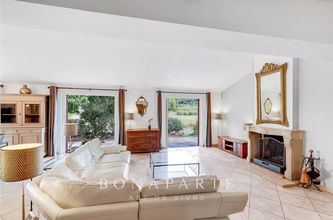 House in Bagnols-en-Forêt, Provence-Alpes-Côte d'Azur, France 4 - 17302755