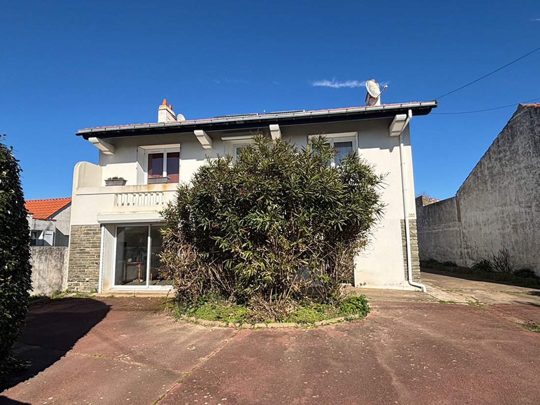Villa in Saint Gilles-Centre Ville, Saint-Gilles-Croix-de-Vie, France 1 - 17335329