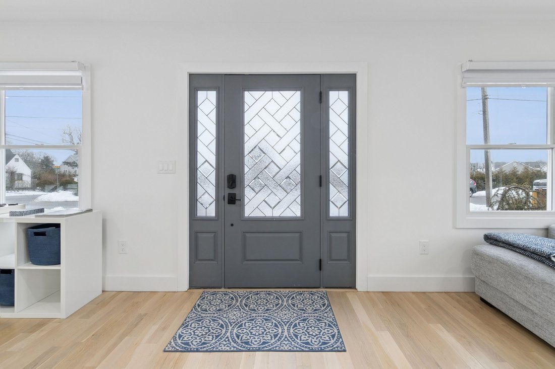 Hampton Bays, New York, United States 4 - 17335429
