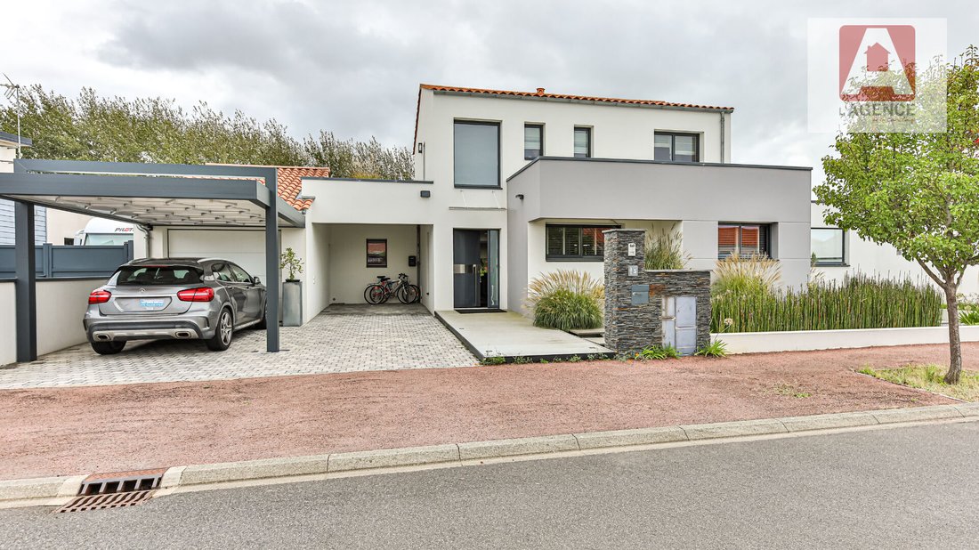 Villa in Saint Gilles Sud, Saint-Gilles-Croix-de-Vie, France 1 - 17335308