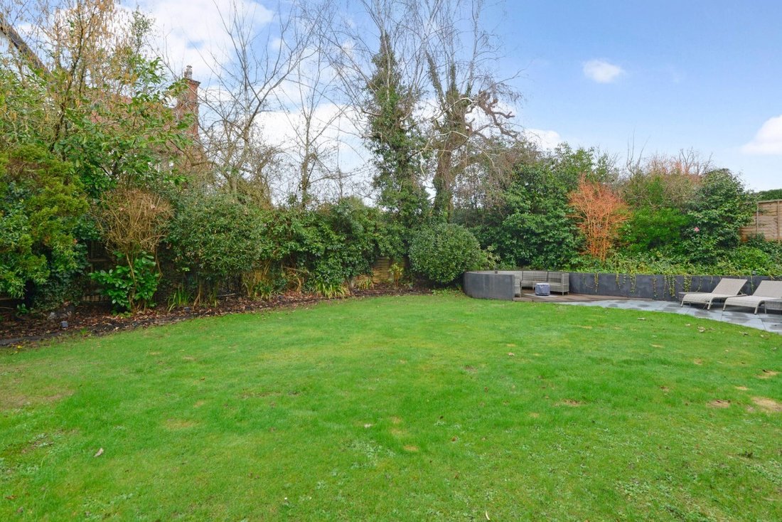 House in Cranleigh, England 4 - 17333312