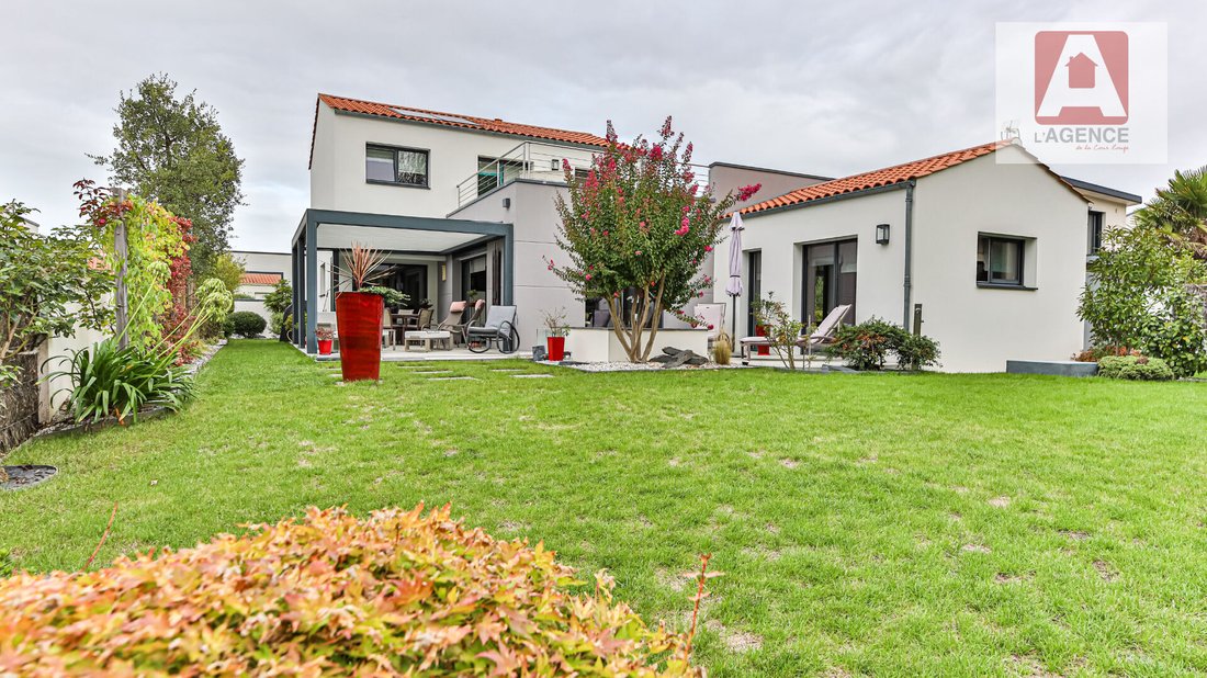 Villa in Saint Gilles Sud, Saint-Gilles-Croix-de-Vie, France 2 - 17335308