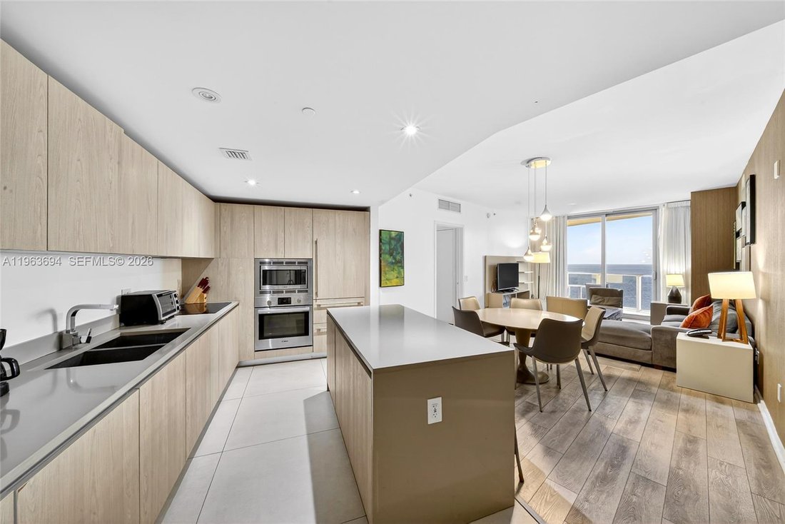 Condo in Hallandale Beach, Florida, United States 5 - 17148779