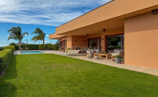 Villa in Sant Vicenc de Montalt, Catalonia, Spain 1