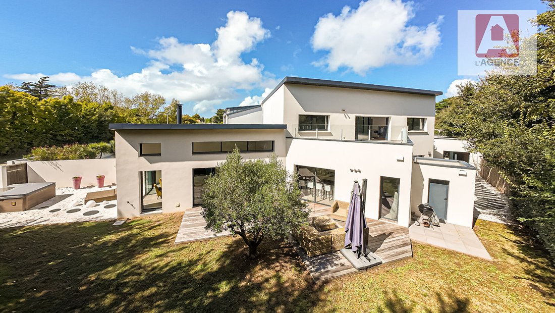 Villa in Saint Gilles Sud, Saint-Gilles-Croix-de-Vie, France 1 - 17335310
