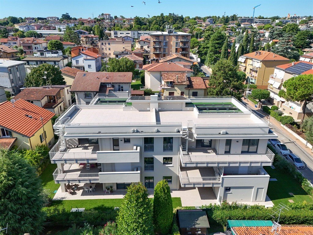 Apartment in Desenzano Centro, Desenzano del Garda, Lombardy 1 - 17334242