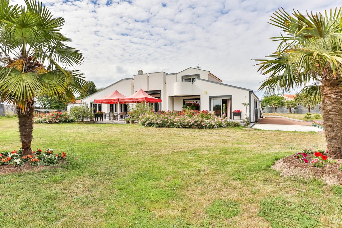Villa in Saint-Reverend, Pays de la Loire, France 2 - 17335263