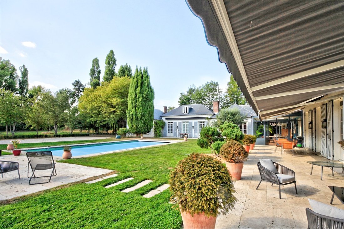 Villa in Domaine National du Château, Versailles, France 1 - 17334055