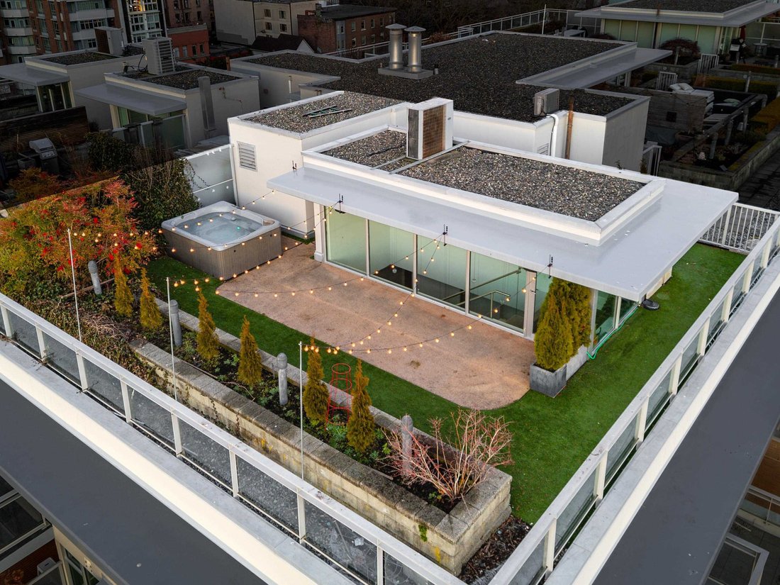 Condo in Vancouver, British Columbia, Canada 1 - 17335793