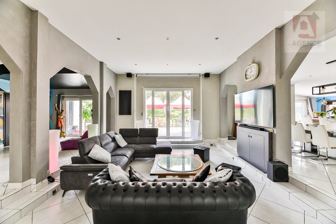 Villa in Saint-Reverend, Pays de la Loire, France 4 - 17335263