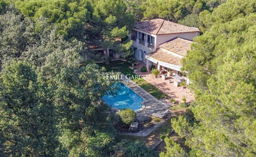 Villa in Montagne des Chèvres, Villeneuve-lès-Avignon, France 1