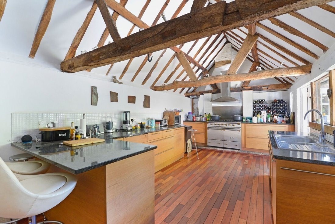 House in Surrey, England 2 - 17333626