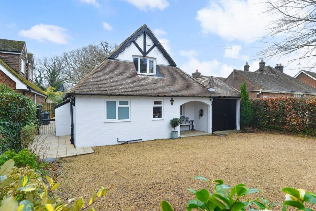 House in Cranleigh, England 1 - 17333641