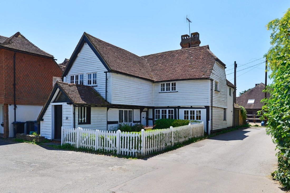 House in Surrey, England 1 - 17333626