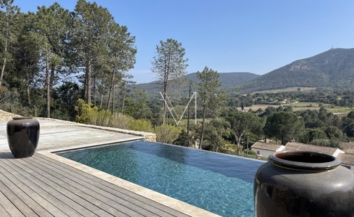 Villa in Le Plan-de-la-Tour, Provence-Alpes-Côte d'Azur, France 1