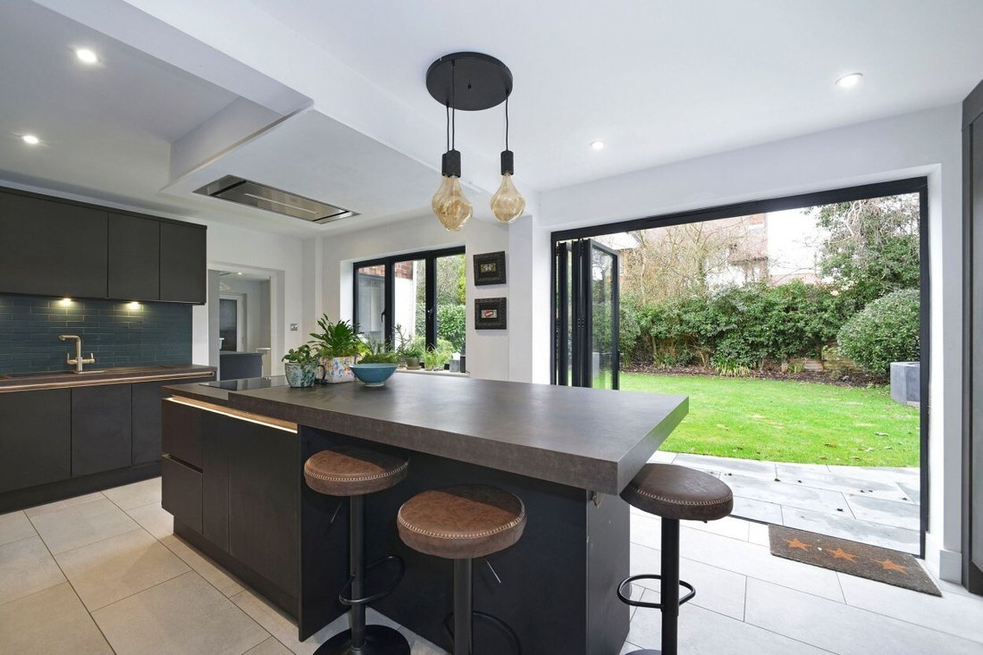 House in Cranleigh, England 2 - 17333312