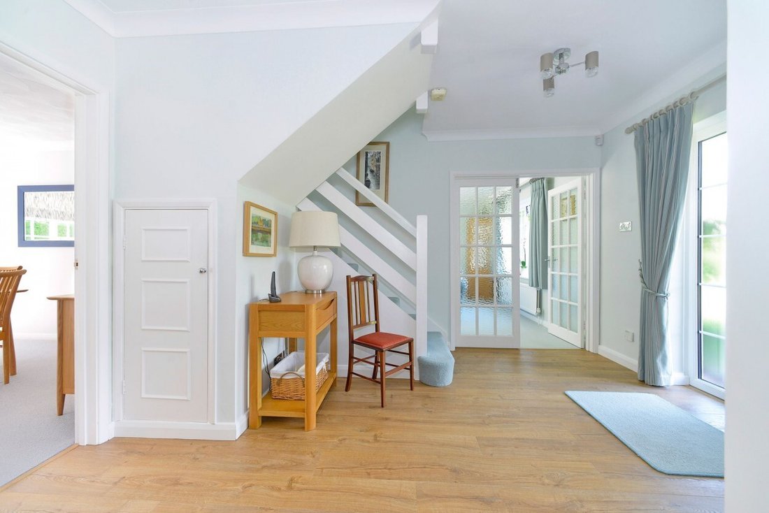 House in Cranleigh, England 5 - 17333445