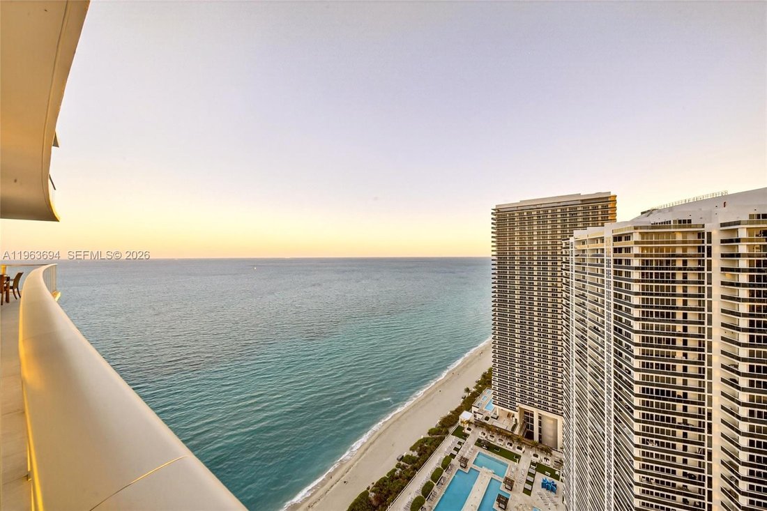 Condo in Hallandale Beach, Florida, United States 1 - 17148779