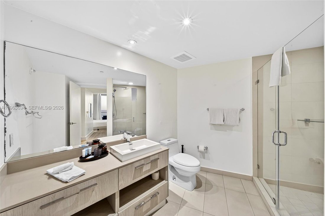 Condo in Hallandale Beach, Florida, United States 3 - 17148779