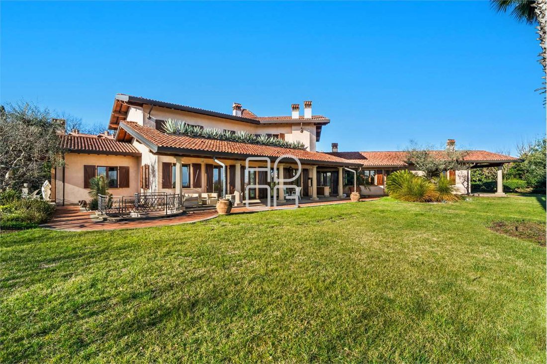 Villa in Hill Zone, Padenghe sul Garda, Lombardy 2 - 17333682