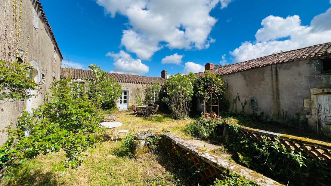 Villa in Apremont, Pays de la Loire, France 2 - 17335260