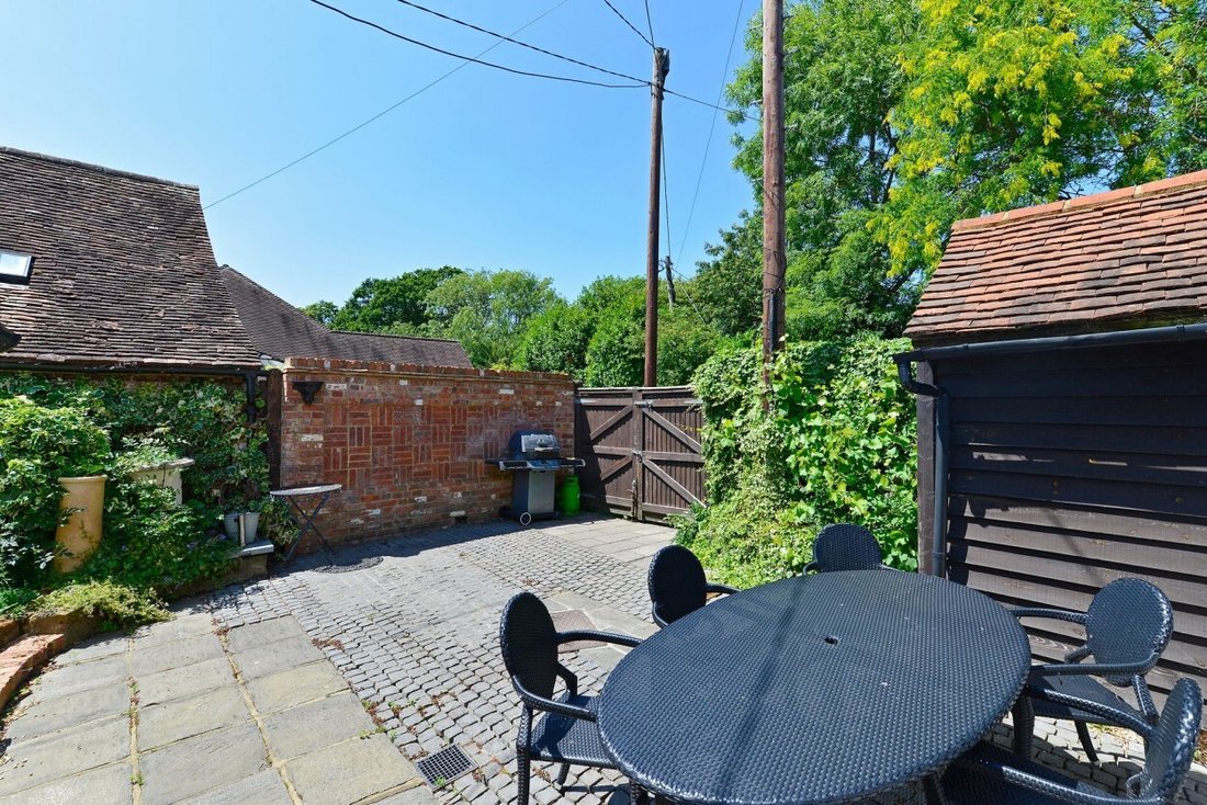 House in Surrey, England 4 - 17333626