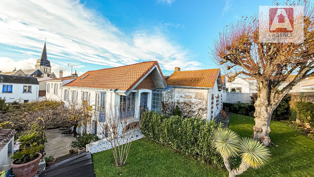 Villa in Saint Gilles-Centre Ville, Saint-Gilles-Croix-de-Vie, France 1 - 17335331