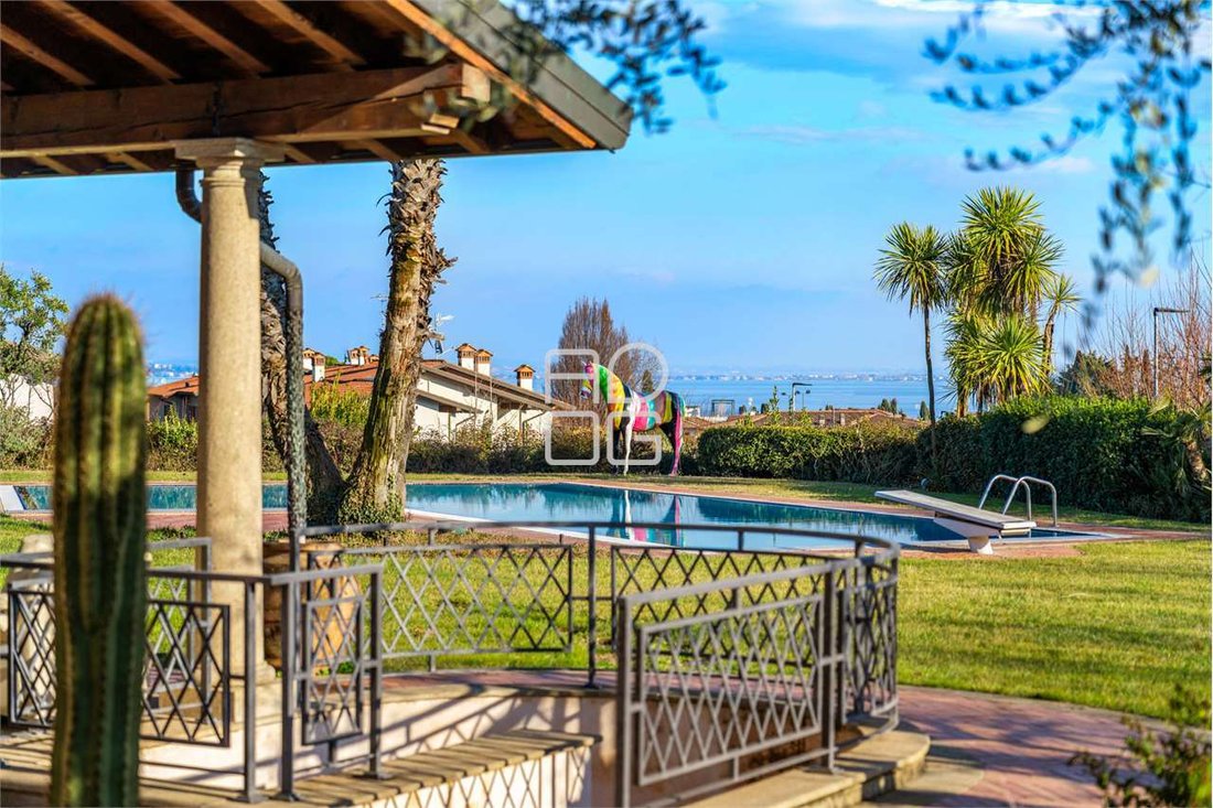 Villa in Hill Zone, Padenghe sul Garda, Lombardy 1 - 17333682