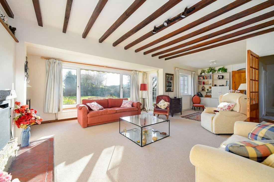 House in Cranleigh, England 2 - 17333342
