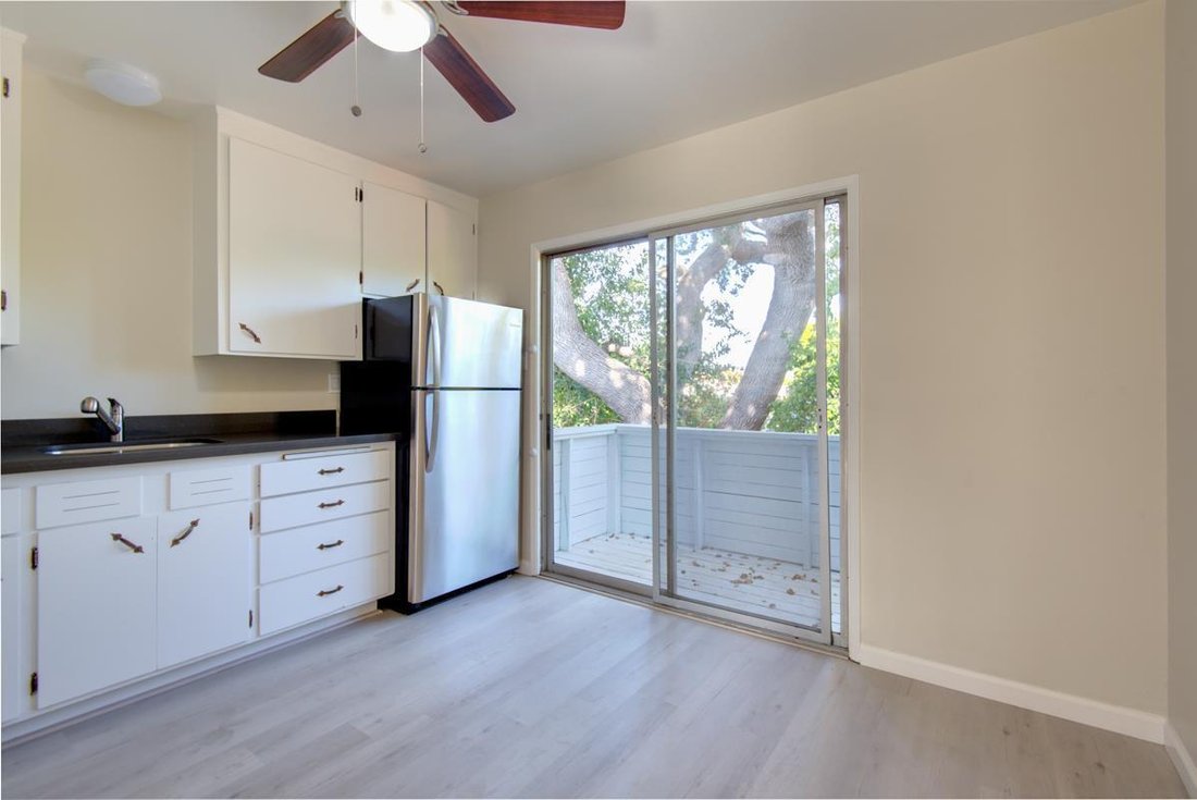 Redwood City, California, United States 4 - 17141656