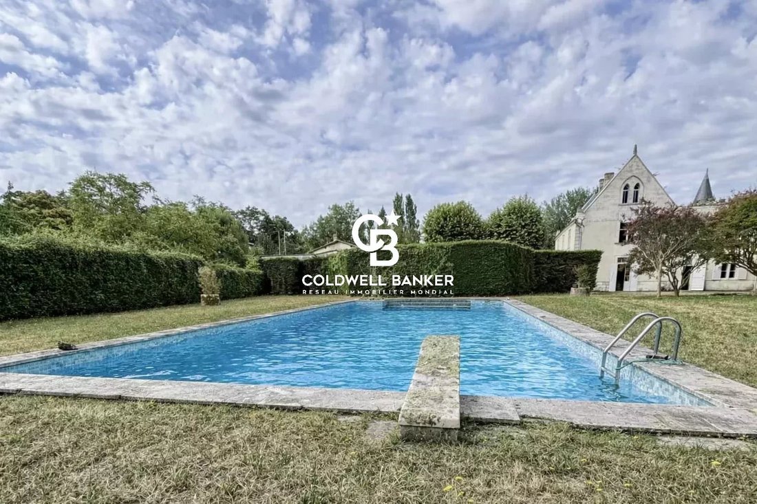 Castle in La Terrasse, Saint-Loubes, France 2 - 15959547