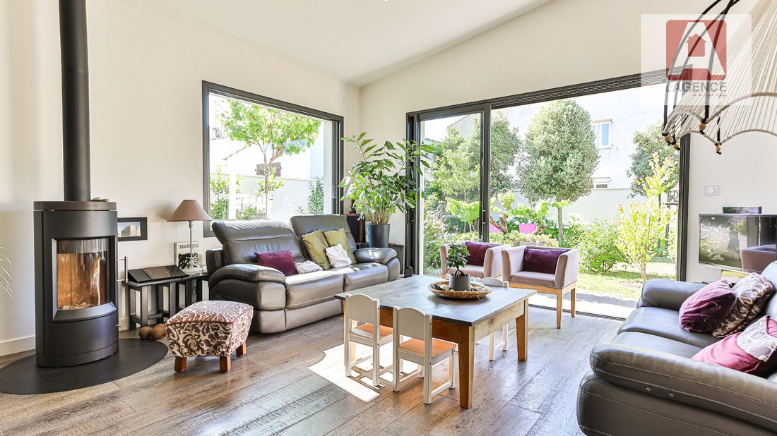 Villa in Saint Gilles-Centre Ville, Saint-Gilles-Croix-de-Vie, France 2 - 17335297