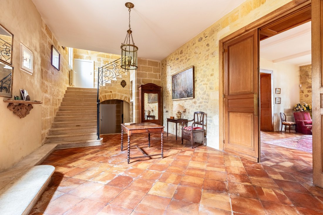 House in Hôtel de Ville-Quinconce-Saint Seurin-Fondaudège, Bordeaux, France 2 - 17335070