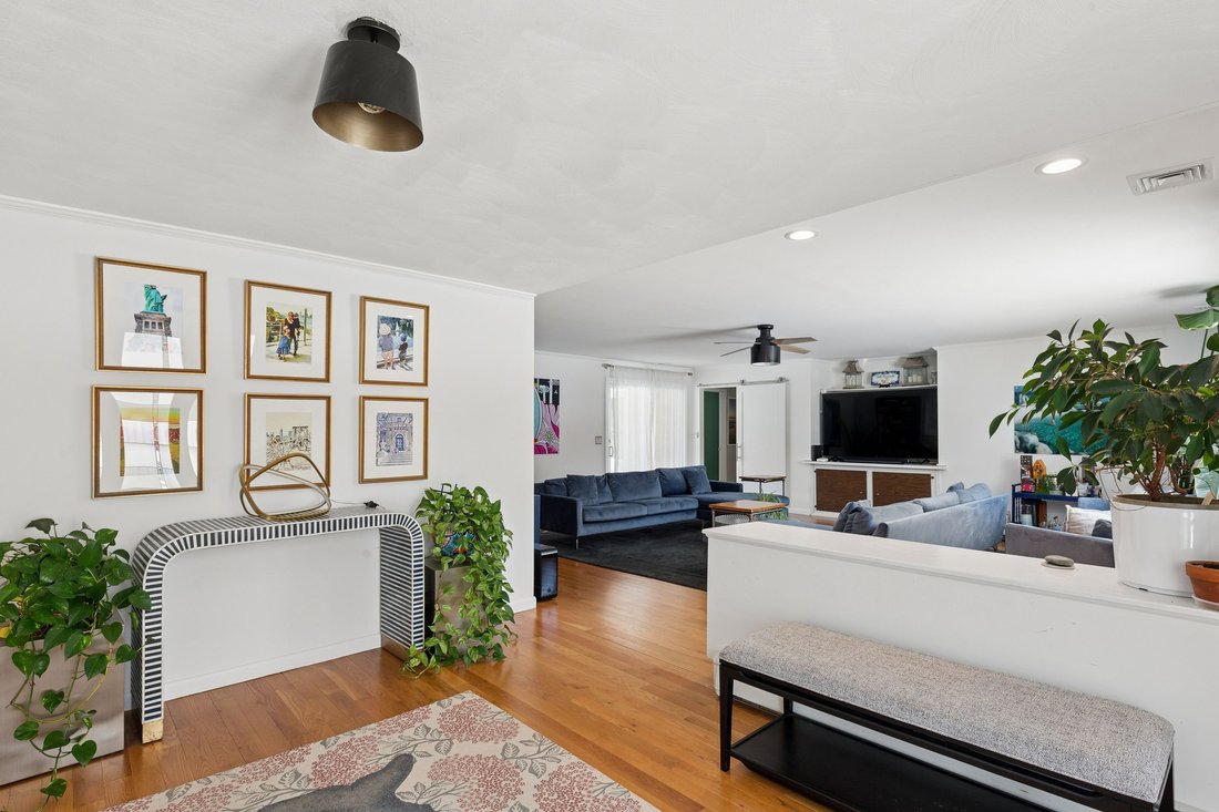 Sag Harbor, New York, United States 2 - 17023317
