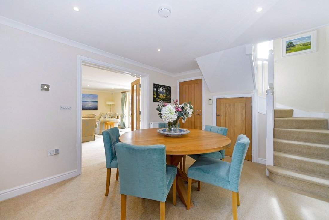 House in Cranleigh, England 5 - 17333768
