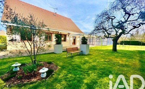 House in Villeneuve-Renneville-Chevigny, Grand Est, France 1